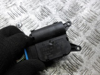 моторчик заслонки печки Volkswagen Passat B6 2006, 2.0 л., дизель, МКПП, универсал, 0132801370