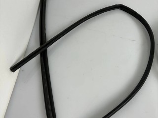 уплотнитель двери Lexus NX 1 поколение [рестайлинг] 2021, 2.5 л., 2AR-FXE, бензин, 68151-78010