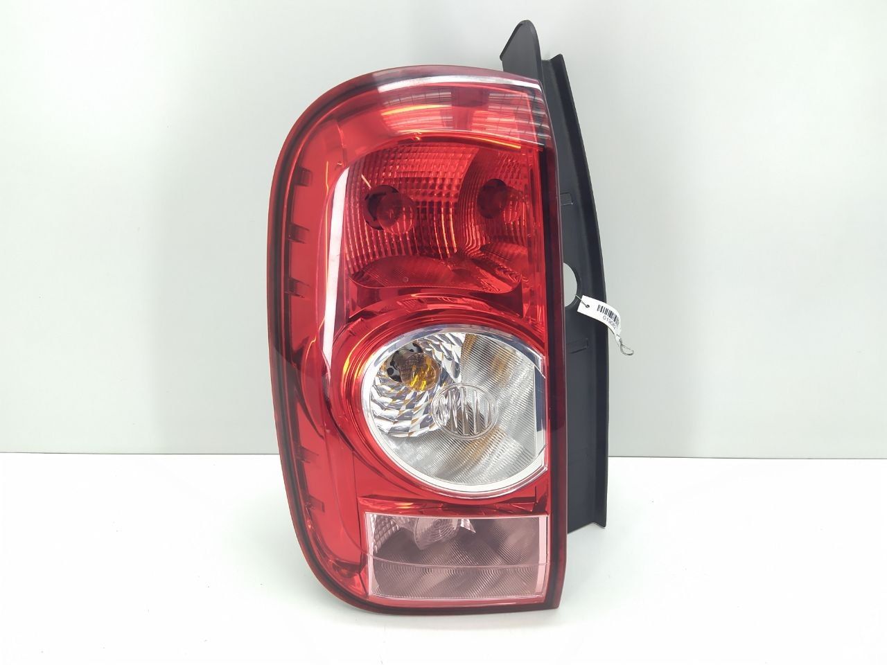 фонарь задний левый Renault Duster 1 поколение 2013, 1.5 л., TD, дизель, МКПП, передний привод - фото №1