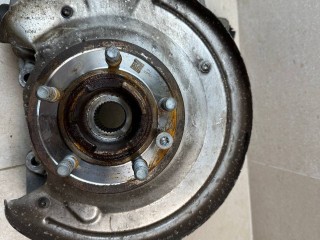 кулак задний левый Land Rover Range Rover Sport 2 поколение [рестайлинг] 2020, 3.0 л., 306DT, дизель, АКПП, rhodium silver (1ac), внедорожник 5 дв., полный привод, правый руль, LR098782