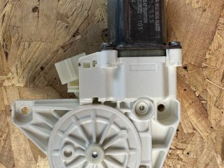 моторчик стеклоподъемника Mercedes-Benz GLE W166 2018, 2.2 л., дизель, АКПП, черный, внедорожник 5 дв., правый руль, A1669060301