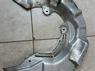 защитный кожух тормозного механизма Land Rover Range Rover Evoque L551 2020, 2.0 л., бензин, АКПП, белый, внедорожник 5 дв., полный привод, правый руль, K8D22K005BB