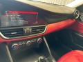 монитор мультимедиа Alfa Romeo 2017, 2.0 л., бензин, АКПП, серый, полный привод - фото №2