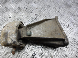 кронштейн КПП Volkswagen Passat B5 1998, 8D0399113L