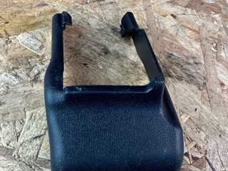 Крышка салазок сидения Lexus NX 1 поколение [рестайлинг] 2020, 2.5 л., гибрид, красный, полный привод, правый руль, 72124-42020