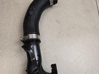 патрубок интеркулера Fiat 124 Spider 1 поколение 2020, 1.4 л., АКПП, красный, кабриолет, задний привод, A401-1331