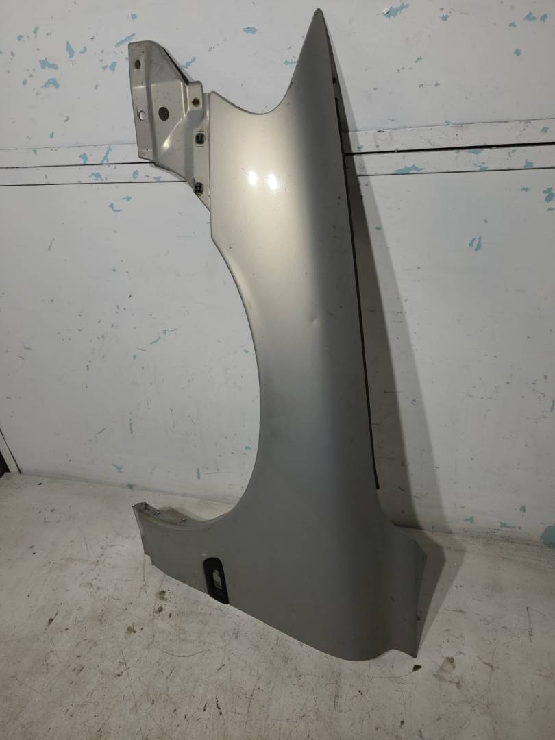 крыло переднее левое Volvo V70 2 поколение 2001, 2.4 л., B 5244 S, бензин, 5МКПП, бежевый, универсал, передний привод - фото №1