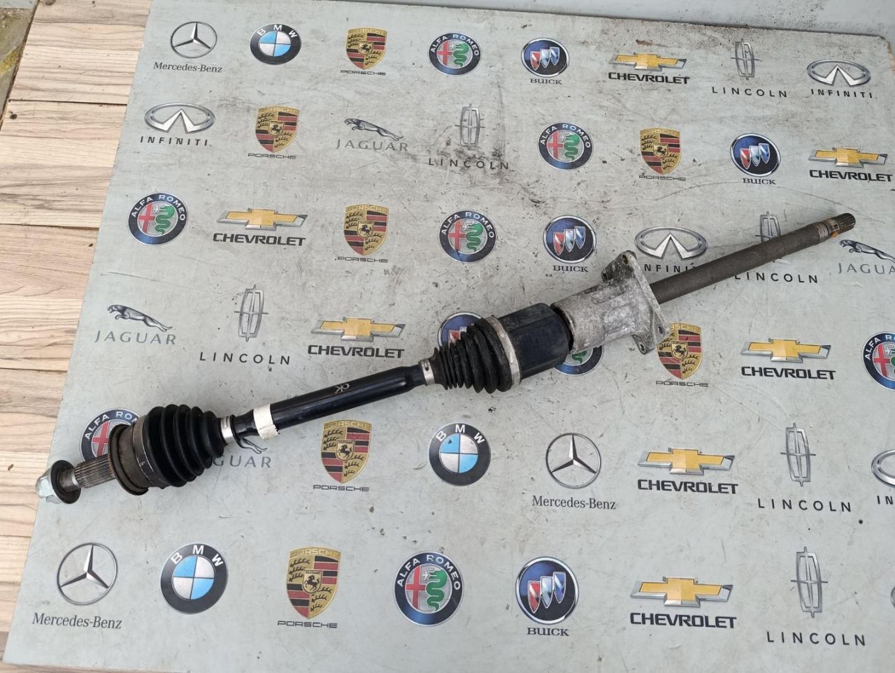 полуось передняя левая (приводной вал, ШРУС) Alfa Romeo Stelvio 1 поколение 2018, 00505471490 - фото №1