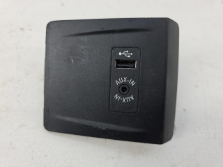 разъем AUX / USB BMW 2 серия Active Tourer F45 2015, 2.0 л., бензин, АКПП, передний привод, 84109266607