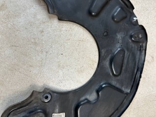 защитный кожух тормозного механизма Mercedes-Benz GLK-Класс X204 [рестайлинг] 2014, 2.2 л., дизель, АКПП, белый, внедорожник 5 дв., полный привод, A2044211220