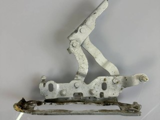 петля капота правая Mercedes-Benz CLS-Класс C218 [рестайлинг] 2016, 3.0 л., OM 642.852, дизель, АКПП, белый 799, седан, задний привод, правый руль, A2048800828