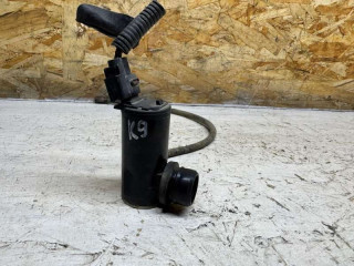 насос (моторчик) омывателя стекла Kia Sportage 3 поколение 2011, 9851022000, 9851024000, 985102S100, 9851034000, 985103B000, 985103F000, 985103K000, 985103K010, 985103W100, 9851045100, 986203S000