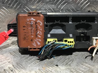 блок предохранителей Mitsubishi Carisma 1 поколение 1999, 1.9 л., дизель, МКПП, MB953355, MR318828