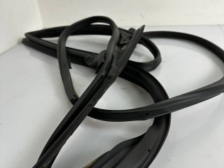 уплотнитель двери Lexus NX 1 поколение [рестайлинг] 2021, 2.5 л., 2AR-FXE, бензин, 6786178010