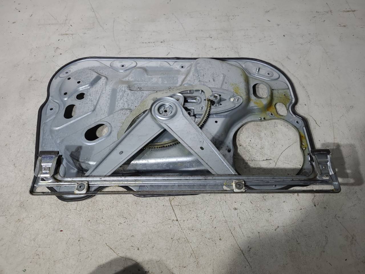 стеклоподъемник электрический передний правый Ford Focus 2 поколение 2005, 1.6 л., i, HWDA, бензин, 5МКПП, серебристый, универсал, передний привод - фото №1