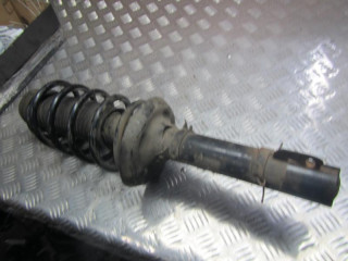 стойка передняя правая Volkswagen Golf 3 поколение 2000