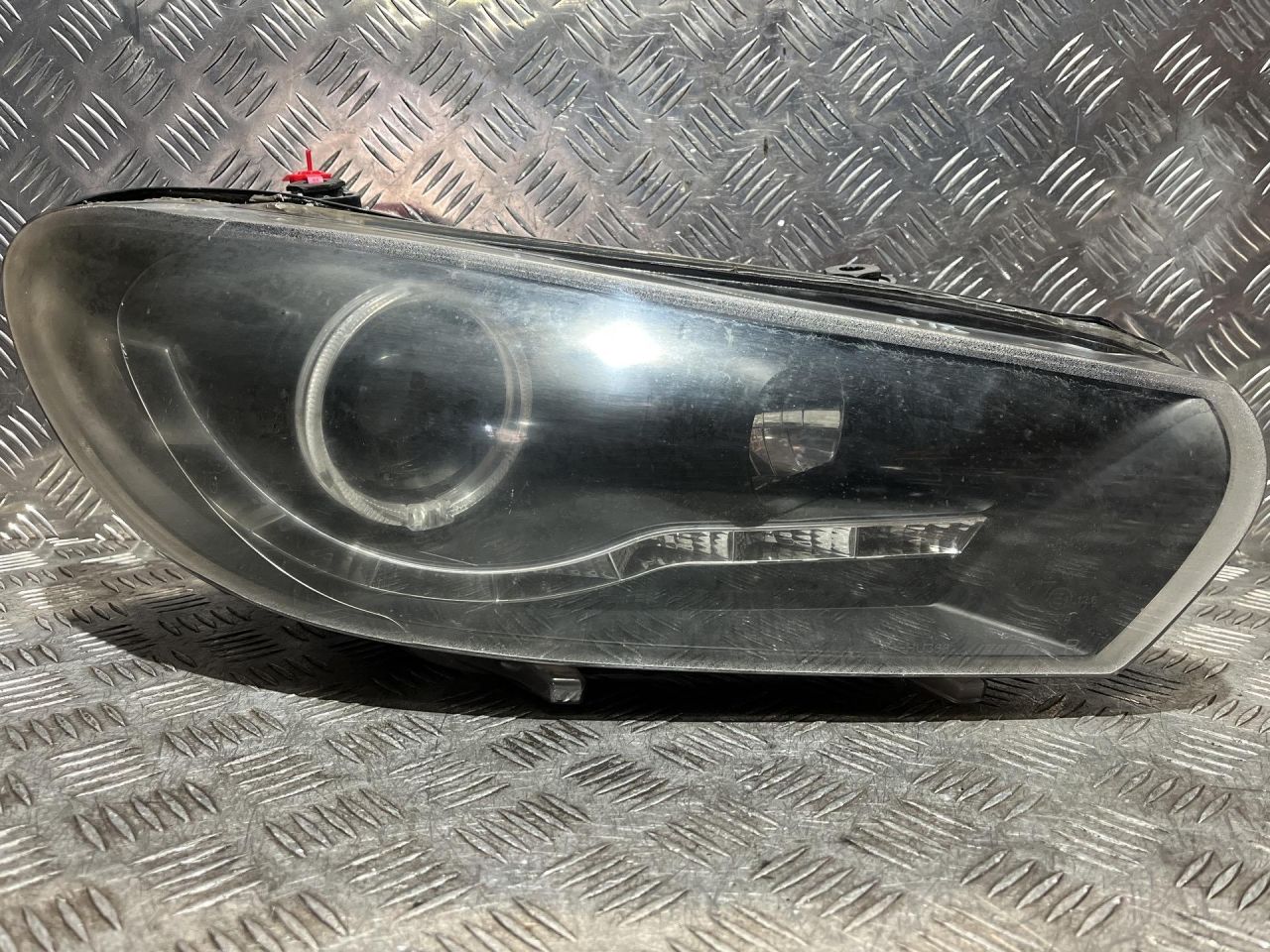 фара правая Volkswagen Scirocco 3 поколение 2010, 1.4 л., CAVA, бензин, АКПП, купе - фото №1