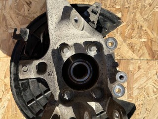 кулак задний правый Maserati Levante 1 поколение 2017, 3.0 л., бензин, АКПП, белый, внедорожник 5 дв., полный привод, 670108079