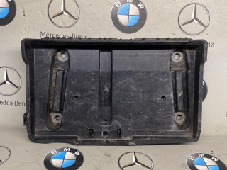 полка аккумулятора Mercedes-Benz C-Класс W205 [рестайлинг] 2020, 2.0 л., бензин, кабриолет, задний привод, A2056201502