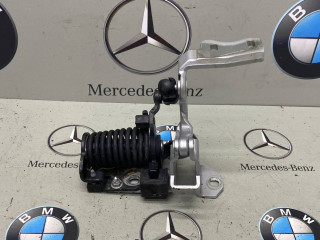 петля крышки багажника Mercedes-Benz C-Класс W205 [рестайлинг] 2020, 2.0 л., бензин, кабриолет, задний привод, A2057580104