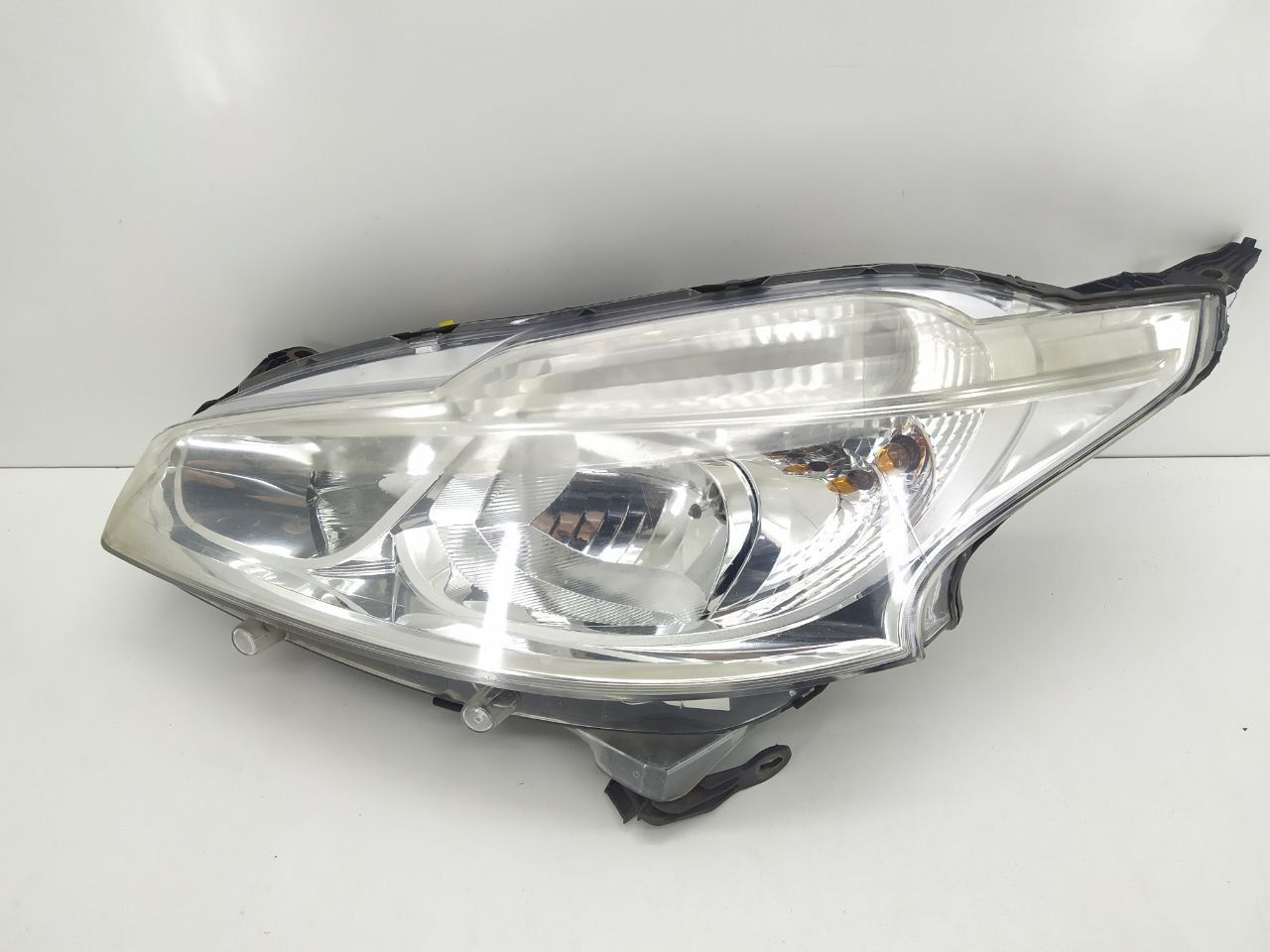 фара левая Peugeot 208 1 поколение 2013, 9802221980, 89905651 - фото №1