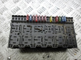 блок предохранителей Volkswagen Passat B3 1991, 357937039