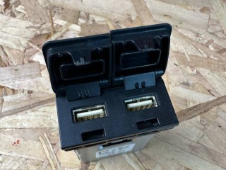 Блок USB Lexus RX 4 поколение [рестайлинг] 2020, 3.5 л., гибрид, вариатор, красный, полный привод, правый руль, 85532-48010