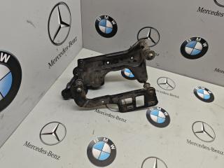 кронштейн насоса пневмоподвески Mercedes-Benz S-Класс W220 [рестайлинг] 2004, A2205240440