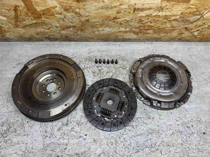 комплект сцепления Mercedes-Benz Vito W638 1998, 2.3 л., D, дизель, 123027110, 323049610 - фото №1