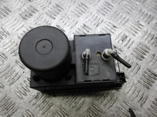 компрессор центрального замка Audi A4 B5 [рестайлинг] 2000, 2.8 л., бензин, МКПП, универсал, 8D0862257B