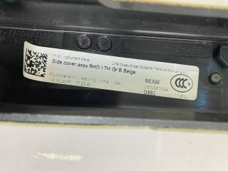 накладка на торпедо (консоль) Maserati Levante 1 поколение 2017, 3.0 л., A630HP, дизель, АКПП, blue, внедорожник 5 дв., полный привод, правый руль, 670067039