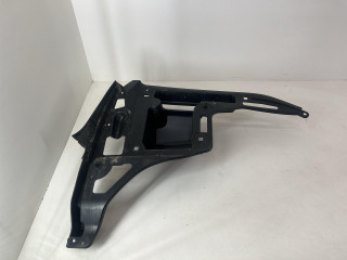 крепление ( кронштейн ) крыла BMW i3 L01 2016, правый руль, 51137296753