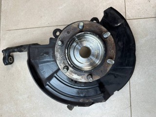 кулак поворотный левый Toyota 2022, 2.8 л., 1GD-FTV, дизель, АКПП, красный, пикап, полный привод, правый руль