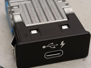 разъем AUX / USB BMW 4 серия G22/G23 2022, 3.0 л., бензин, c4f, кабриолет, полный привод, 8711939