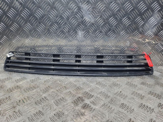 заглушка (решетка) в бампер Audi A4 B5 1998, 1.8 л., бензин, МКПП, седан, 8D0807683