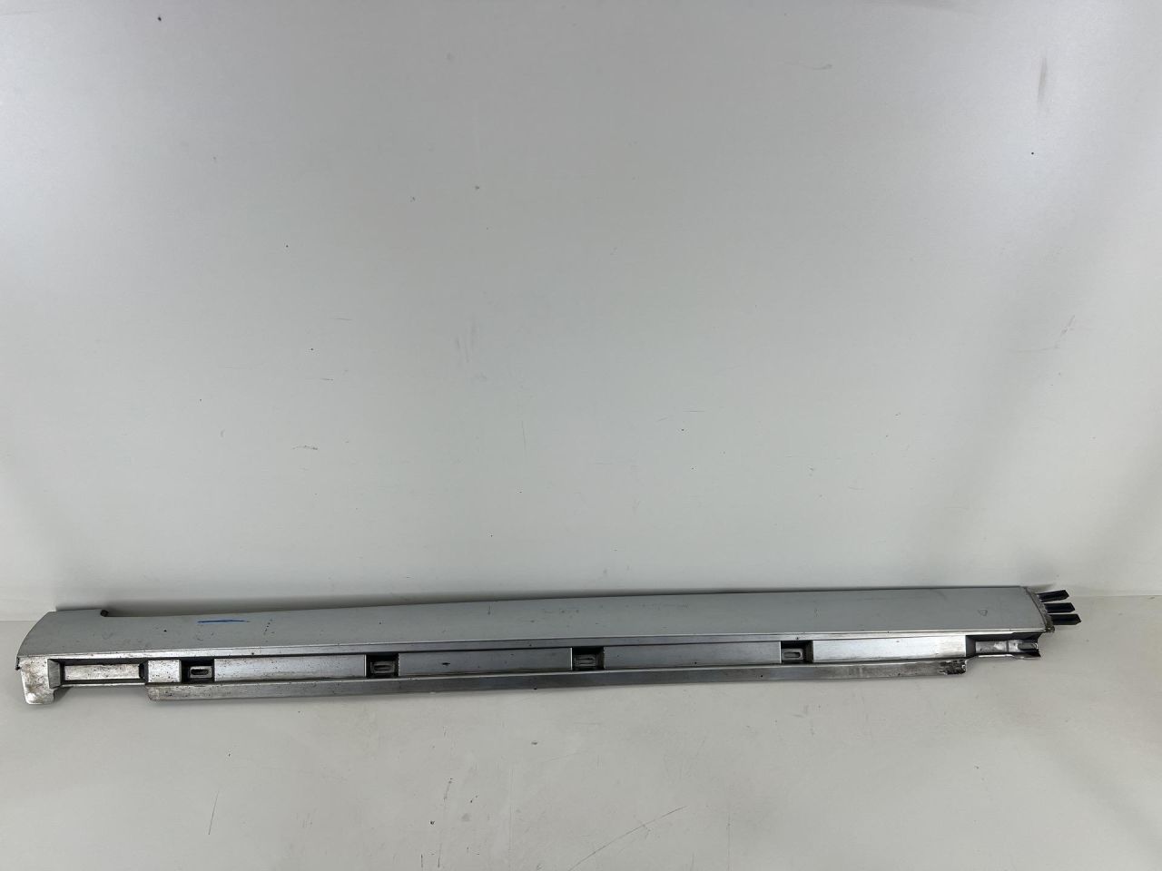 накладка на порог Volkswagen Passat B7 2013, 1.8 л., TFSI, CDAA, бензин, серебро, передний привод, правый руль, 3AA853091C - фото №1