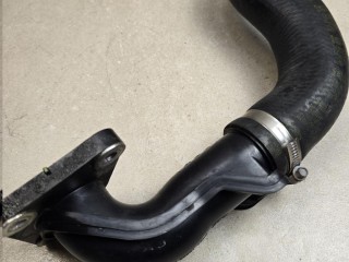 патрубок интеркулера Fiat 124 Spider 1 поколение 2020, 1.4 л., АКПП, красный, кабриолет, задний привод, A401-13332