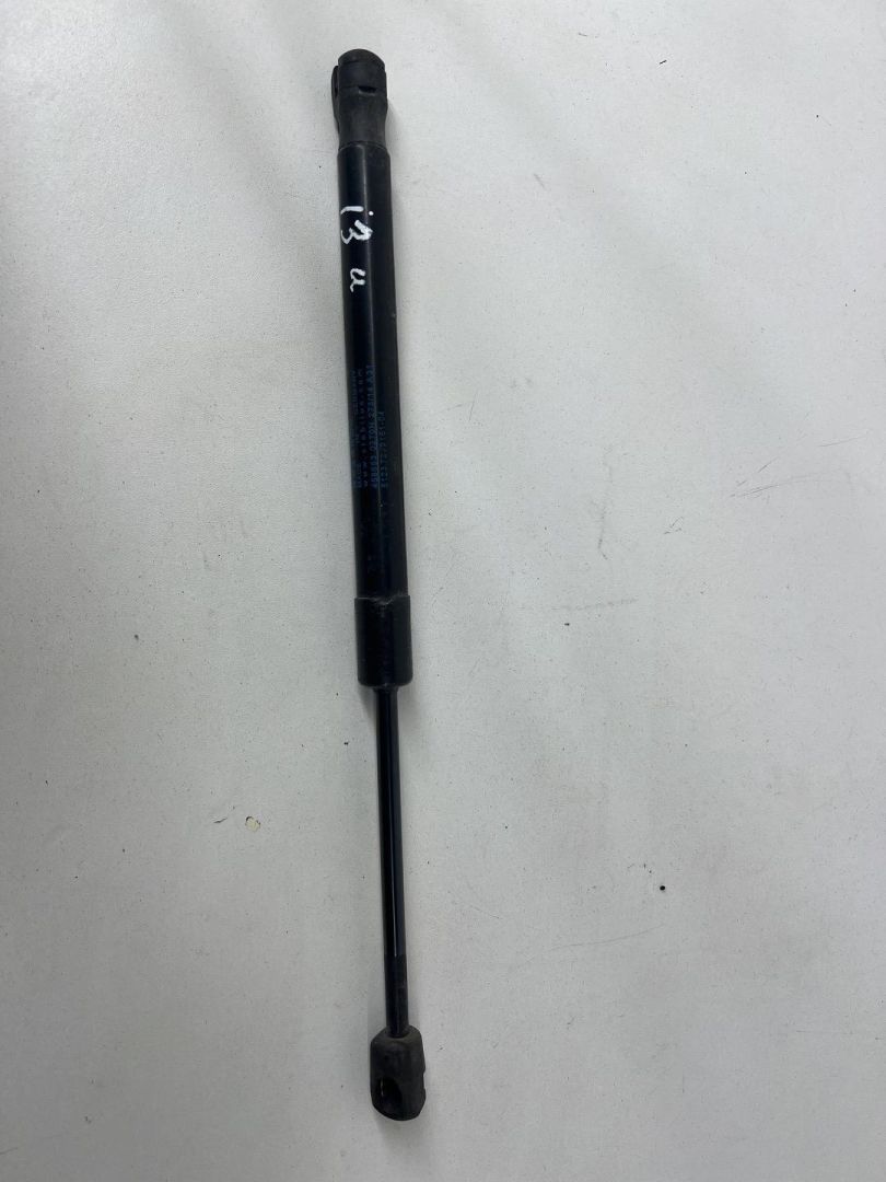 амортизатор капота BMW i3 L01 2016, правый руль, 51237299161 - фото №1