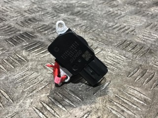 расходомер воздуха Toyota Prius 3 поколение XW30 [рестайлинг] 2013, 1.8 л., 2ZR-FAE, бензин, вариатор, хетчбэк 5 дв., 22204-28010, 197400-5310