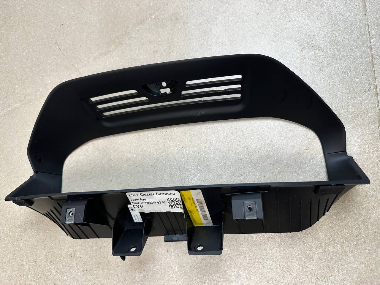 рамка панели приборов Land Rover Range Rover Evoque L551 2020, 2.0 л., бензин, АКПП, белый, внедорожник 5 дв., полный привод, правый руль, 19K10A894BC9 - фото №1