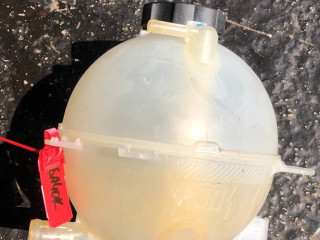 бачок расширительный Chevrolet Equinox 3 поколение 2020, 1.5 л., бензин, АКПП, синий, внедорожник 5 дв., передний привод