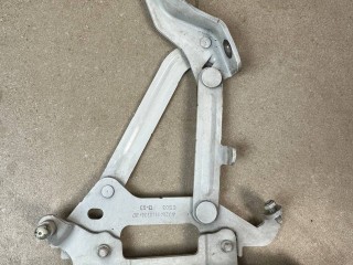 петля капота левая Mercedes-Benz GLK-Класс X204 [рестайлинг] 2014, 2.2 л., дизель, АКПП, белый, внедорожник 5 дв., полный привод, A2048800328