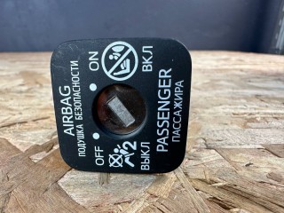 кнопка Airbag Lexus NX 1 поколение [рестайлинг] 2020, 2.5 л., гибрид, красный, полный привод, правый руль