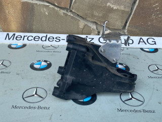 кронштейн двигателя Mercedes-Benz C-Класс W205 [рестайлинг] 2020, 2.0 л., бензин, кабриолет, задний привод, A2642200200