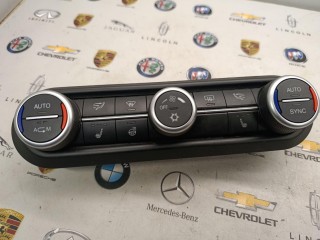 блок управления печки / климат-контроля Alfa Romeo Giulia 2 поколение 2017, 2.0 л., бензин, полный привод, 01561303480