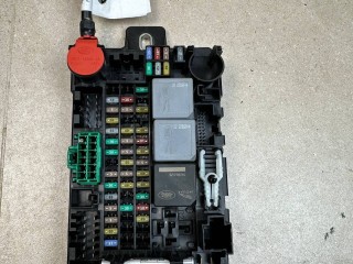 блок предохранителей Land Rover Range Rover Evoque L551 2020, 2.0 л., бензин, АКПП, белый, внедорожник 5 дв., полный привод, правый руль, K8D214N030AD