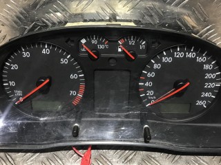 щиток приборов (приборная панель) Volkswagen Passat B5 1999, 1.8 л., ARG, бензин, 5МКПП, зеленый, универсал, 3B1919880