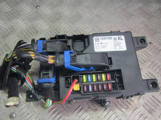 блок предохранителей Opel Corsa D 2006, 1.2 л., бензин, МКПП, хетчбэк 5 дв., 13301562