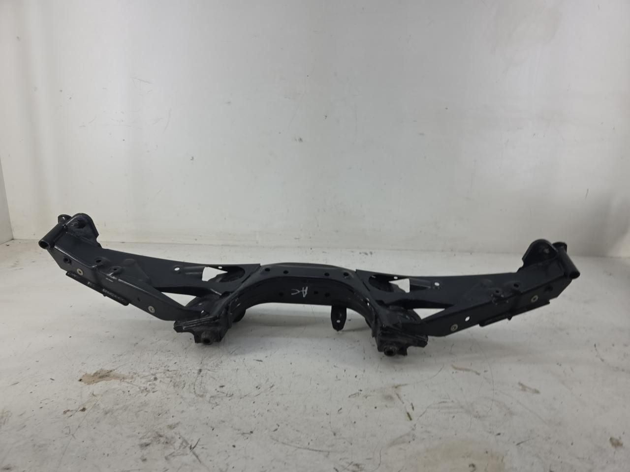 балка подвески задняя BMW 2 серия Active Tourer F45 2015, 2.0 л., B48 A20 A, 33306851560, 6851560 - фото №1