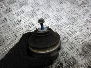 подушка крепления двигателя Volkswagen Passat B5 2000, 8D0199379K